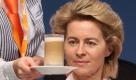 Die achtfache Mutter Ursula von der Leyen arbeitet an einem erhöhten Koffeinspiegel. Dabei sollte sie als Arbeitsministerin die Schaffung neuer Jobs im Blick haben ... Foto: dapd