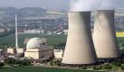 Das Kernkraftwerk Grohnde an der Weser ist seit 25 Jahren in Betrieb. Die maximale Laufzeit vonAtommeilern verlängerte die Bundesregierung von zuvor 32 auf 40 Jahre. Atomkraftgegner monieren die Störanfälligkeit der Reaktoren und verweisen auf das ungelöste Problem der Endlagerung abgebrannter Kernbrennstäbe. Foto: dpa