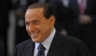Berlusconi wird am 14. Mai 1994 zum Ministerpräsidenten gewählt. Nicht nur im Ausland löst das heftige Proteste aus, denn zur Regierungskoalition gehören auch extrem rechte Gruppen. Zudem wird die mangelnde Trennung zwischen Berlusconis unternehmerischer und politischer Tätigkeit kritisiert. Nachdem es unter anderem einen Generalstreik gegeben hatte, tritt Berlusconi im Dezember 1994 zurück, bleibt aber weiter politisch aktiv. Foto: ddp