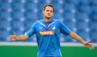 Ein Trost für die geschassten DFB-Kicker: Auch in anderen Ländern läuft nicht alles rund. Lange galt Josip Simunic in Kroatien als Vorbild für eine ganze Nation. Im Oktober 2009 flogen der Hoffenheimer Spieler und sein Nationalmannschaftskollege Ivica Krizanac trotzdem aus dem Kader von Kroatiens Trainer Slaven Bilic. Das Duo soll sich während der Vorbereitung auf ein WM-Qualifikationsspiel betrunken und geprügelt haben. Foto: dpa