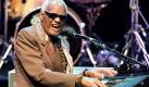 Soul-Legende Ray Charles singt beim Jazzfestival in Wien (Archivfoto vom 02.07.1999). Der im Jahre 2004 verstorbene Musiker zählt zu den größten Legenden der Soulmusik. Die Stadt Memphis feiert in diesem Jahr das 50-jährige Jubiläum des Soul mit einem Dauerfest unter dem Motto '50 Jahre Soul'. Konzerte, Ausstellungen und zahlreiche andere Veranstaltungen erinnern an die Geburtsstunde der schwarzen Unterhaltungsmusik, die auf die weitere Entwicklung des Rock und Pop entscheidende Auswirkungen hatte. Höhepunkt des Jubiläumsjahres ist die Woche 'Seven Days of Soul' vom 16. bis zum 22. Juni. Foto: dpa
