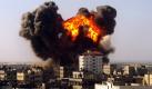 Eine israelische Bombe oder Granate explodiert am 13. Januar 2009 in der Stadt Rafa im südlichen Gazastreifen. Nach einem 20-monatigen Kraftakt hat es die US-Regierung endlich geschafft: Israelis und Palästinenser werden sich wieder an einen Verhandlungstisch setzen. Foto: dpa