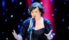 Das schottische Gesangstalent Susan Boyle (Archivfoto vom 16.02.2010) soll nun auch für den Papst singen. Die Hausfrau, die bei einer britischenTV-Talentshow quasi über Nacht zum internationalen Superstar aufgestiegen war, soll während der Großbritannien-Reise von Benedikt XVI. auftreten, teilte die katholische Kirche von Schottland am Donnerstag (10.06.2010) mit. Der Papst reist vom 16. bis 19. September nach Großbritannien
 Foto: dpa