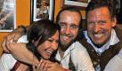 Viel Spaß hatte auch Tatort-Kommissarin Simone Thomalla mit ihrem Freund, dem Handballer Silvio Heinevetter. Zu ihnen gesellte sich Schauspieler Ralf Möller (links).  Foto: dpa