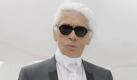 FILE - This Oct.4, 2011 file photo shows German fashion designer Karl Lagerfeld posing before Chanel's spring-summer 2012 ready to wear collection in Paris. Iconic fashion designer Karl Lagerfeld, who's behind the elite labels Chanel and Fendi, is launching a more affordable line of streetwear aimed at the 'everyday yet still fashion conscious audience.' The label Karl will launch next spring with women's ready-to-wear, the brand said in a statement Monday Oct. 24, 2011. A men's line and accessories are to follow. (AP Photo/Thibault Camus, file) Foto: dapd