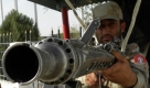 Ein pakistanischer Soldat am Grenzübergang zu Afghanistan. Die Sicherheitsmaßnahmen sind intensiviert worden, nachdem Pakistan eine Offensive gegen die Taliban gestartet hat. Foto: dpa