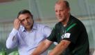 Trainer Thomas Schaaf (r) und Sportdirektor Klaus Allofs sind für die sportliche Entwicklung von Werder Bremen verantwortlich. Foto: dpa