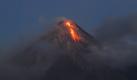 Rund 500 Kilometer südlich der philippinischen Hauptstadt Manila quellen Lavaströme aus dem Vulkan Mayon. Foto: ap