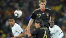 Kevin Prince Boateng (L) of Ghana vies with Sami Khedira and Per Mertesacker (top) of Germany during the FIFA World Cup 2010 group D match between Ghana and Germany at the Soccer City Stadium in Johannesburg, South Africa 23 June 2010. Photo: Ronald Wittek dpa - Please refer to http://dpaq.de/FIFA-WM2010-TC +++(c) dpa - Bildfunk+++ Foto: dpa