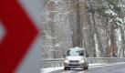 Blitzeis und Schnee haben in der Nacht zum Mittwoch im Norden Deutschlands für zig Verkehrsunfälle gesorgt. Meist blieb es nach Polizeiangaben bei Blechschäden. Der beträgt allein in Nordrhein-Westfalen nach Polizeiangaben insgesamt etwa 2,2 Millionen Euro. Zwischen 20.00 Uhr und 4.00 Uhr zählten die Beamten 487 witterungsbedingte Unfälle. Dabei wurden 12 Menschen schwer und 58 leicht verletzt. Foto: dpa