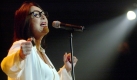 Nana Mouskouri startet am Mittwoch (03.05.2000) in Frankfurt/Main ihre Tournee durch Deutschland. Die Griechin, die 1998 zuletzt in Frankfurts Alter Oper auftrat, seit 1958 fast 1.500 Titel aufgenommen hat und jedes Jahr in mindestens 100 Konzerten auf der Bühne steht, wird mit ihrem 'Concert 2000' in 19 deutschen Städten gastieren. dpa/lhe (Digitale Fotografie) Foto: dpa