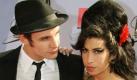 Während Sängerin Amy Winehouse (27) vorübergehend in der Entzugsklinik ist, droht ihrem Ex-Mann Blake Fielder-Civil (28) ein Gefängnis-Aufenthalt wegen eines Einbruchs. Fielder-Civil hatte gestanden, an einem Einbruch beteiligt gewesen zu sein, bei dem Elektrogeräte und Schmuck im Wert von 4000 Pfund (4500 Euro) verschwunden waren. Außerdem muss er sich wegen des Besitzes eines Waffenimitats verantworten. Ein Urteil wird am 22. Juni erwartet. Bis dahin kommt er nicht auf freien Fuß. Foto: dpa