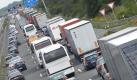 Dicht an dicht stauen sich Fahrzeuge auf der A2. Das könnte auch an diesem Wochenende passieren. (Bild: dpa) Foto: dpa