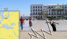 Der Vogel ist in Algerien angekommen. Dort überfliegt er die Stadt Saida. Foto: news.de / Wikipedia (Montage) 