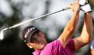 Der Deutsche Martin Kaymer spielt einen Ball auf dem 11. Loch in der ersten Runde der Dubai Desert Classic. Kaymer wurde 2008 Zweiter des Turniers. Foto: ap