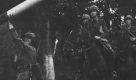 ARCHIV - Beim Einmarsch deutscher Truppen in Polen am 1. September 1939 beseitigen Soldaten der deutschen Wehrmacht einen Schlagbaum an der ehemaligen Zoll-Grenze von Zoppot nach Gdingen. Am selben Tag verkündet Hitler vor dem Berliner Reichstag mit dem Ausspruch 'Seit 5.45 Uhr wird zurückgeschossen...' den Ausbruch des Zweiten Weltkriegs. Der deutsche Angriff auf Polen am 01.09.1939 war der Beginn des Zweiten Weltkriegs. dpa (zu dpa Themenpaket zum 70. Jahrestag Ausbruch des Zweiten Weltkriegs vom 31.08.2009 - nur s/w) +++(c) dpa - Bildfunk+++ Foto: dpa