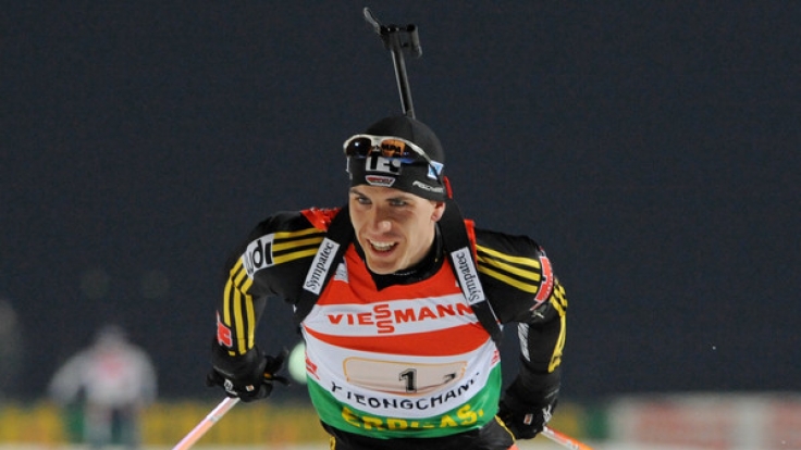 Arnd Peiffer hat erstmals seit zwei Jahren wieder ein Biathlon-Weltcuprennen gewonnen.