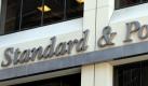 Der Enron-Skandal im Jahr 2001 rückte die Rating-Agenturen zum ersten Mal in die Öffentlichkeit. Die Analysten von Standard  Poor's bescheinigten noch fünf Tage vor dem Zusammenbruch des Energieriesen dem Konzern eine ausgezeichnete Bonität. Zudem wuchs die Kritik an den Ratingagenturen während der Finanzkrise, nachdem die Analysten viele äußerst riskante Wertpapiere und die damit handelnden Banken allzu wohlwollend eingeschätzt hatten. Foto: dpa