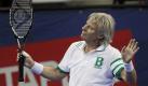 Björn Borg auf dem Tennisplatz - das gab es jetzt mal wieder in Boston zu sehen. Der fünfmalige Wimbledon-Sieger spielte dort beim Champions Cup gegen seinen Landsmann Mikael Pernfors und gewann nach drei Sätzen. Foto: ap