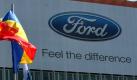 Picture showing the Romanian and US flags fluttering in the wind in front of Automobile Craiovs headquarters, covered with a Ford banner, in Craiova, 230 km west from Bucharest, 21 March 2008. Ford Motor Co took over the Romanian 'Automobile Craiova' car manufacturer, paying 57 million euros ($77.9 million) for a 72.4 percent stake in the state-owned company and vowing to invest another 675 million euros ($923 million) to upgrade and expand car production. John Fleming, the president of Ford's European division, announced that FORD intends to produce in Romania the new Ford Transit Connect. Foto: dpa