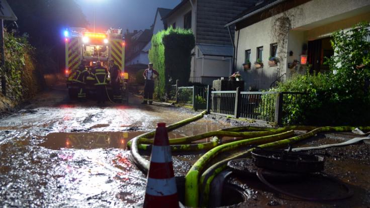 Die Feuerwehrleute war im Dauereinsatz.