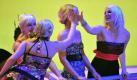 Geschafft! Wieder haben die Blondinen eine Frage korrrekt beantwortet und haben nun allen Grund zum Jubeln. Foto: RTL2