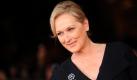Meryl Streep soll Margaret Thatcherspielen
Vorspann: 	
Text: 	

Los Angeles (dpa) - Die zweifache Oscar-Preisträgerin Meryl Streep (61) als «Eiserne Lady»? Das wünscht sich die britische Regisseurin Phyllida Lloyd, die ihren «Mamma Mia!»-Star für die geplante Filmbiografie «The Iron Lady» vor die Kamera holen will.

Wie das US-Branchenblatt «Hollywood Reporter» berichtete, steckt Streep mitten in den Verhandlungen für die Rolle der früheren britischen Premierministerin Margaret Thatcher.

Jim Broadbent ist als Thatchers Leinwandgatte Denis im Gespräch. Der Film nach einem Drehbuch von Abi Morgan wird von dem Studio Pathé als «überraschendes und aufschlussreiches Porträt einer außergewöhnlichen und komplexen Frau» beschrieben. Die mittlerweile 84 Jahre alte Thatcher war von 1979 bis 1990 Premierministerin und setzte harte Sozialreformen in Großbritannien durch. Die Dreharbeiten sollen Ende des Jahres anlaufen.

Streep hatte 2008 die Titelrolle in Lloyds Hit-Musicalfilm «Mamma Mia!» gespielt. Für die Verkörperung der Starköchin Julia Child in «Julie & Julia» gewann sie im Januar ihre siebente Golden-Globe-Trophäe. Für den Oscar wurde sie 16 Mal nominiert, so oft wie niemand sonst in der Filmgeschichte. Zwei Mal hat sie ihn bekommen, als beste Nebendarstellerin in «Kramer gegen Kramer» (1980) und drei Jahre später für die Hauptrolle in «Sophies Entscheidung».



 Foto: dpa