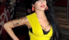 Amy Winehouse 

Ihre Eskapaden stren offenbar nicht nur ihre Musikkarriere. Auch die FHM-Leser scheint ihr Benehmen eher zu vergraulen. Platz 2 fr die Titelverteidigerin. Die Spitzenposition schnappte ihr nmlich diese Dame weg: Foto: dpa