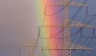 Ein Regenbogen schmückt Strommasten in Düsseldorf. Foto: Martin Gerten Foto: dpa