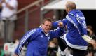 Schalkes Trainer Ralf Rangnick (l.) jubelt nach dem Abpfiff mit Ersatztorwart Torwart Mathias Schober. Der FC Schalke 04 gewann 1:0 gegen den VfL Wolfsburg. Foto: ap