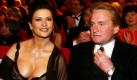 Die US-amerikanische Schauspielerin Catherine Zeta-Jones legt für ihren Stiefsohn Cameron Douglas ein gutes Wort ein. Laut People.com schilderte die Ehefrau von Michael Douglas in einem Brief an einen Richter in New York die guten Seiten des wegen Drogenvergehen inhaftierten Stiefsohnes.  Foto: ddp