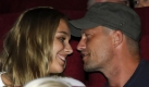 Til Schweiger und Melanie Scholz strahlen sich an. Foto: dpa