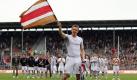 Carsten Rothenbach verabschiedet von den Fans des FC St. Pauli. Foto: Malte Christians Foto: dpa