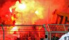 Die Fans von Dynamo Dresden zeigten sich zuletzt von ihrer hässlichen Seite. Das bevorstehende Spiel gegen Fortuna Düsseldorf wird deshalb als «Risikospiel» eingestuft. Der Deutsche Fußball-Bund (DFB) und die Deutsche Fußball-Liga (DFL) wollen generell stärker gegen Krawalle und den Einsatz feuergefährlicher Stoffe vorgehen. DFB-Präsident Theo Zwanziger sagte nach einer Sitzung: «Pyrotechnik hat in den Stadien nichts zu suchen, der Einsatz ist komplett ausgeschlossen, er ist illegal.»  Foto: dpa