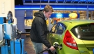 Eine besonders ungewhnliche Situation. Der Fiesta wirbt mit seiner Sparsamkeit und 3,7 Litern Durchschnittsverbrauch. Der regulre 90-PS Turbodiesel allerdings trinkt knapp 4,2 Liter auf 100 Kilometer und ist weit gnstiger als der Econetic. Foto: news.de