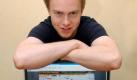 Computer whizzkid 21-year-old student Alex Tew poses with a laptop showing his Million Dollar Homepage in Bristol , south west England, Tuesday 10 January 2006. By selling tiny dots on his internet homepage as advertising space for thousands of companies he has already made $999,000 and become an internet phenomenon. The remaining 1,000 pixels will be auctioned over eBay Wednesday 11 January. $100,300 - £56,000. The simple website is made up of one page divided into 10,000 tiny boxes, each 100 pixels in size. Companies can buy one or more box for $100 each and cover it with a logo - which when clicked-on transports webusers to the customers' own website. Foto: dpa