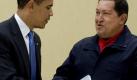 Venzuelan President Hugo Chavez (R) hands US President Barack Obama the book ?Las Venas Abiertas de America Latina? by Eduardo Galeano, during a meeting with the UNASUR Countries at the Summit of the Americas at the Hyatt Regency Hotel in Port of Spain, Trinidad & Tobago on 18 April 2009. The book?s titled in English means ?The Open Veins Of Latin America?. EPA/MATTHEW CAVANAUGH +++(c) dpa - Bildfunk+++ Foto: dpa