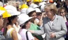 Bundekanzlerin Angela Merkel besucht die vom Erdbeben zerstörte Stadt L'Aquila  in Italien am Rande des G8-Gipfels. Im April 2009 wurde Mittel-Italien von einem Erdbeben der Stärke 6,2 erschüttert.
 Foto: dpa