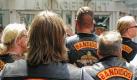 In Thüringen sind bislang 150 Ermittlungsverfahren gegen Mitglieder der Rockerbande Bandidos eingeleitet worden. Von den Ermittlungen sei jedes aktive Mitglied der Weimarer Rocker betroffen, sagte Innenminister Peter Huber (CDU) der Thüringer Allgemeinen (Samstagausgabe). Die Polizei habe den Ermittlungsdruck auf die Bandidos deutlich verstärkt. Diese Rocker sind eine ernstzunehmende Gefahr, sagte Huber. Foto: ddp