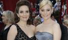 Tina Fey, left, and Elizabeth Banks arrive at the 82nd Academy Awards Sunday,  March 7, 2010, in the Hollywood section of Los Angeles. (AP Photo/Amy Sancetta) Foto: ap