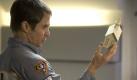 Sam Rockwell in Moon: Auch Sam Rockwell kann einen Film alleine tragen. Im Film von Duncan Jones aus dem Jahr 2010 spielt er einen Wissenschaftler, der Jahre auf dem Mond verbringt, um dort für eine amerikanische Firma Helium zur Energiegewinnung abzubauen. Doch viele Monate Einsamkeit auf einem fremden Planeten können eine ewig lange Zeit sein, und Bell ist knapp davor, durchzudrehen. Seine einzige Gesellschaft ist die des Roboters Gerty, dem im Original Hollywood-Star Kevin Spacey seine Stimme leiht.  Foto: dpa