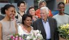 Karlheinz Böhm und Ehefrau Almaz Böhm (2.v.l.) in Berlin bei der ZDF-Matinee Menschen für Menschen - 30. Geburtstag einer legendären Wette mit Dennenesh Zoude (l) und Model Sara Nuru (r). Der damalige Schauspieler wandte sich in der von Frank Elstner moderierten Show am 16. Mai 1981 an die Zuschauer. Er wettete, dass nicht jeder dritte deutsche, österreichische und Schweizer Zuschauer umgerechnet mindestens eine Mark spende. Damals kamen 1,2 Millionen Mark zusammen - der Anfang der Stiftung Menschen für Menschen. Foto: dpa