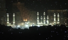 The Grand Mosque is seen from the top of al-Noor mountain where the Hiraa cave is located, in Mecca, Saudi Arabia, Tuesday, Nov. 24, 2009. According to tradition, Islam's Prophet Mohammed received his first message to preach Islam while he was praying in the cave. An estimated 2.5 million Muslims have converged on Mecca to attend the annual hajj pilgrimage.(AP Photo/Hassan Ammar) Foto: ap