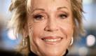 Jane Fonda steht zu ihrer Schönheits-OP
Vorspann: 	
Text: 	

Los Angeles (dpa) - Die zweifache Oscar-Preisträgerin Jane Fonda hat sich erstmals dazu bekannt, dass sie ihrem jugendlichen Aussehen künstlich nachgeholfen hat.

«Ich habe mich kürzlich einer Schönheitsoperation unterzogen. Es war eine schwierige Entscheidung, aber ich habe mir zur Bedingung gemacht, dass ich die Wahrheit sagen werden», so die 72-Jährige in der Sendung «Entertainment Tonight». Sie schreibe ein Buch über das Älterwerden, da wolle sie dies nicht verschweigen, betonte sie.

Sie war die Tränensäcke unter den Augen leid, die ihr einen müden Gesichtsausdruck verliehen, erklärte die frühere Aerobic-Queen, die vor Jahrzehnten mit ihren Fitnessvideos einen wahren Boom auslöste. Mittlerweile habe sie ein künstliches Hüft- und Kniegelenk, erzählte Fonda. Das tut ihrer Energie keinen Abbruch: Ende November bringt die Schauspielerin zwei neue Trainings-DVDs auf den Markt.
Ressort: 	VIP

 Foto: dpa