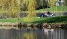 Der Frühling ist da: Blauer Himmel und strahlender Sonnenschein lockt die Menschen nach draußen. Foto: Julian Stratenschulte Foto: dpa