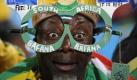 Südafrika schaut in die Röhre: Nach der Niederlage gegen Uruguay ist der Gastgeber so gut wie ausgeschieden. Ein frühes Aus der Bafana, Bafana wäre für Südafrikas Fans eine Katastrophe. Foto: dpa