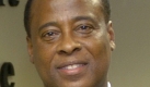 A file photograph dated 07 July 2006, shows US pop singer Michael Jackson's physician Dr. Conrad Murray at the Acres Homes Cardiovascular Center at the Tidwell Professional Building, in Houston, Texas, USA. According to reports on 18 August 2009, Murray made his first public statement since coming under suspicion in the King of Pop's death and vowed he had told the truth to police.
Michael Jacksons Privatarzt Conrad Murray, (Archivfoto vom 07.07.2009 zeigt ihn im Acres Homes Cardiovascular Center im Tidwell Professional Building in Houston, Texas) hat sich erstmals seit dem Tod seines berühmten Patienten zu Wort gemeldet. In einer einminütigen Videobotschaft, die Murray am Dienstagabend (Ortszeit, 18.08.2009) bei YouTube veröffentlicht wurde, beteuert der Arzt, er habe alles getan, was er konnte. Die Polizei ermittelt nach Jacksons Tod durch Herzversagen wegen eines Tötungsdelikts gegen den Kardiologen.




 Foto: dpa