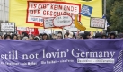 Etwa 1400 Anhänger der linken Szene demonstrierten am Samstag in Leipzig mit einem Transparent mit der Aufschrift still lovin' Germany. Angemeldet wurde die Demonstration, die sich gegen die Feierlichkeiten zum 20. Jahrestag des Mauerfalls wendet, von einem linken Aktionsbündnis. Foto: ddp