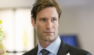 Burke Ryan (Aaron Eckhart) ist erfolgreicher Autor von Ratgeberbüchern und gibt Selbsthilfeseminare. Sein eigenes Leben dagegen glaubt er nur im Griff zu haben. In Wahrheit trauert er noch immer um seine geliebte Frau, deren Tod drei Jahre zurückliegt. Foto: Tobis Film