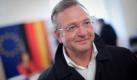 CDU Spitzenkandidat Frank Henkel ging gemeinsam mit seinen Eltern wählen.  Foto: dpa